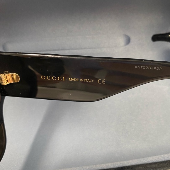 Gucci Sunglasses with Case - Picture 5 of 11